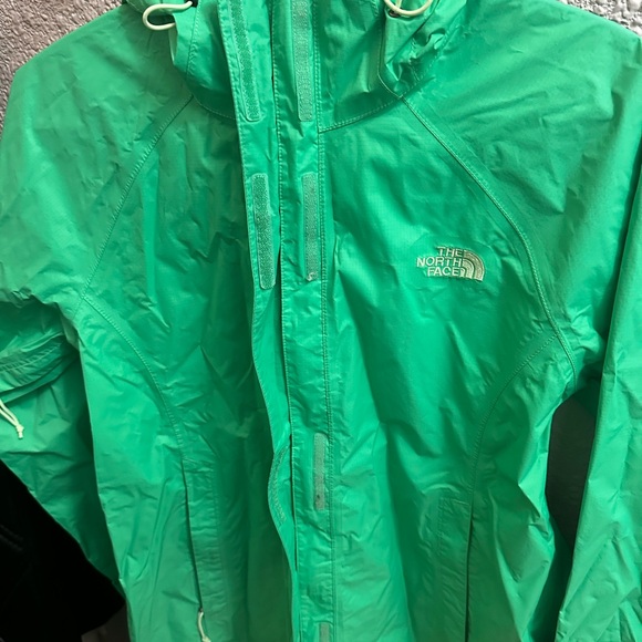 The North Face Vibrant Bright Green Jacket - Picture 7 of 11